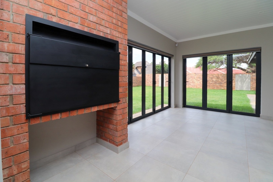 3 Bedroom Property for Sale in Flamwood North West